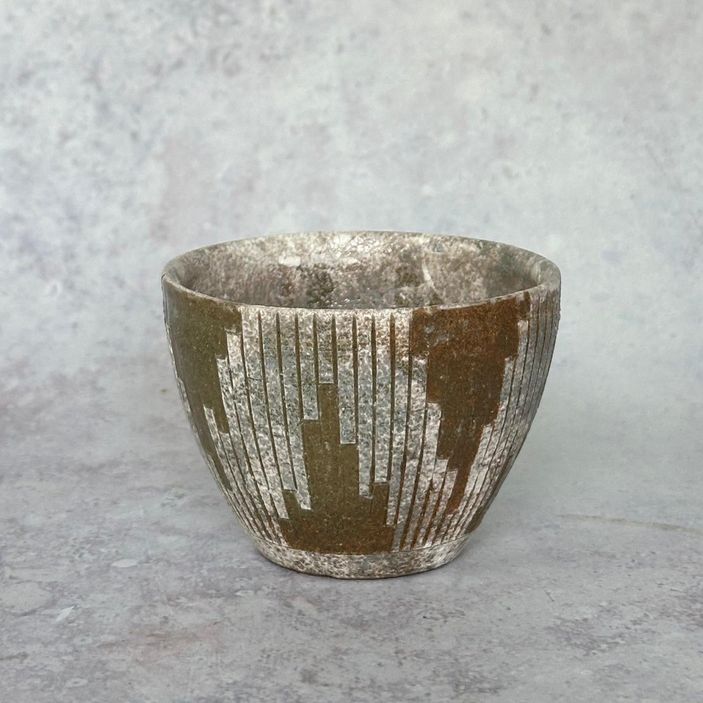 Emui: Handmade Guinomi Cup - Vertical Pattern White-Olive