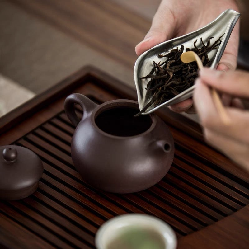 Lotus Leaf Tea Presenter