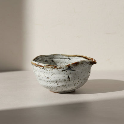 Seiangama: Yuzu White Matcha Bowl with Pouring Lip