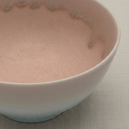 Yamaki Ikai: Shinkou Kiln Pastel Matcha Bowl (Pink / Blue)